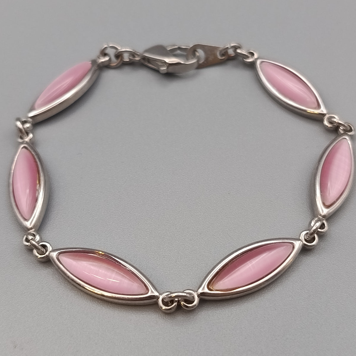 Elegantes Gliederarmband mit Rosa Steinen – Silberfarben