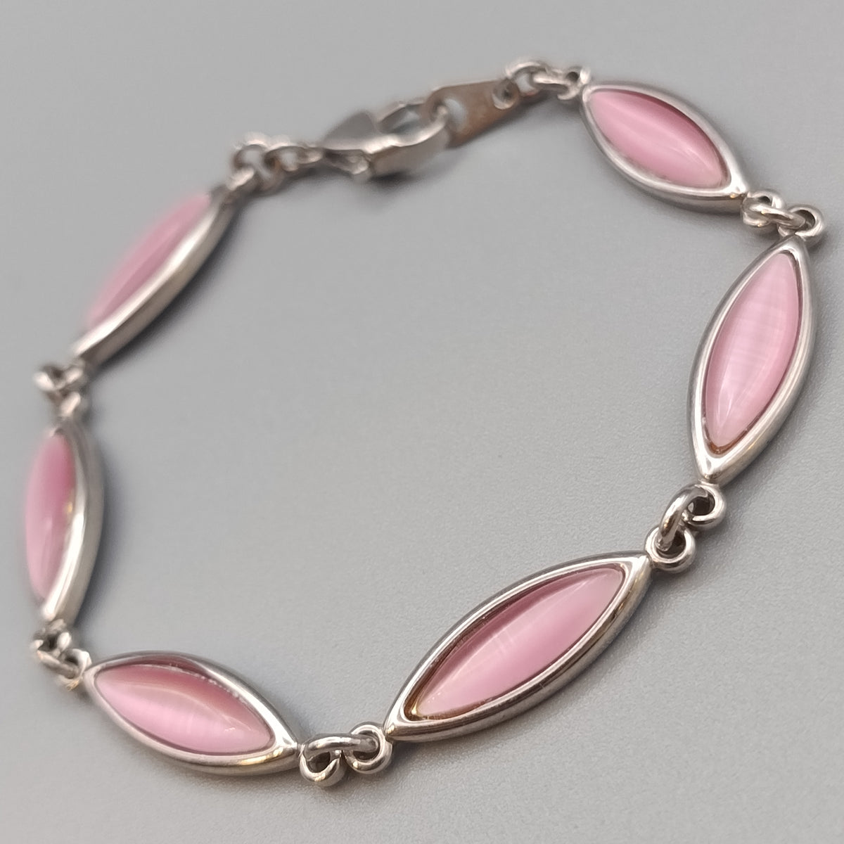 Elegantes Gliederarmband mit Rosa Steinen – Silberfarben