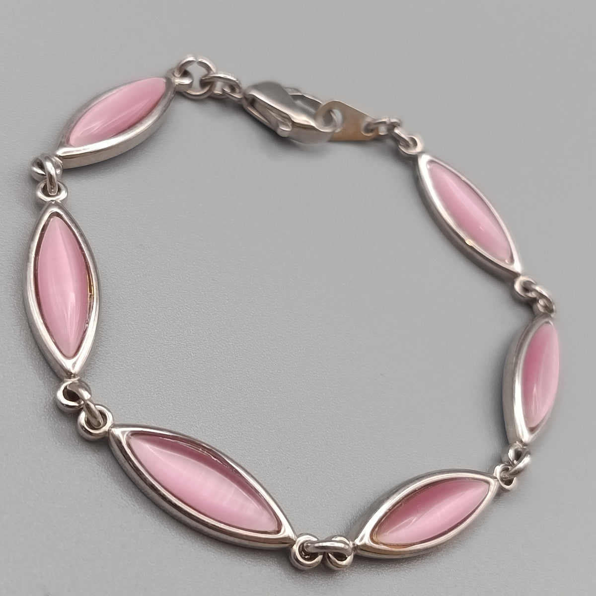 Elegantes Gliederarmband mit Rosa Steinen – Silberfarben