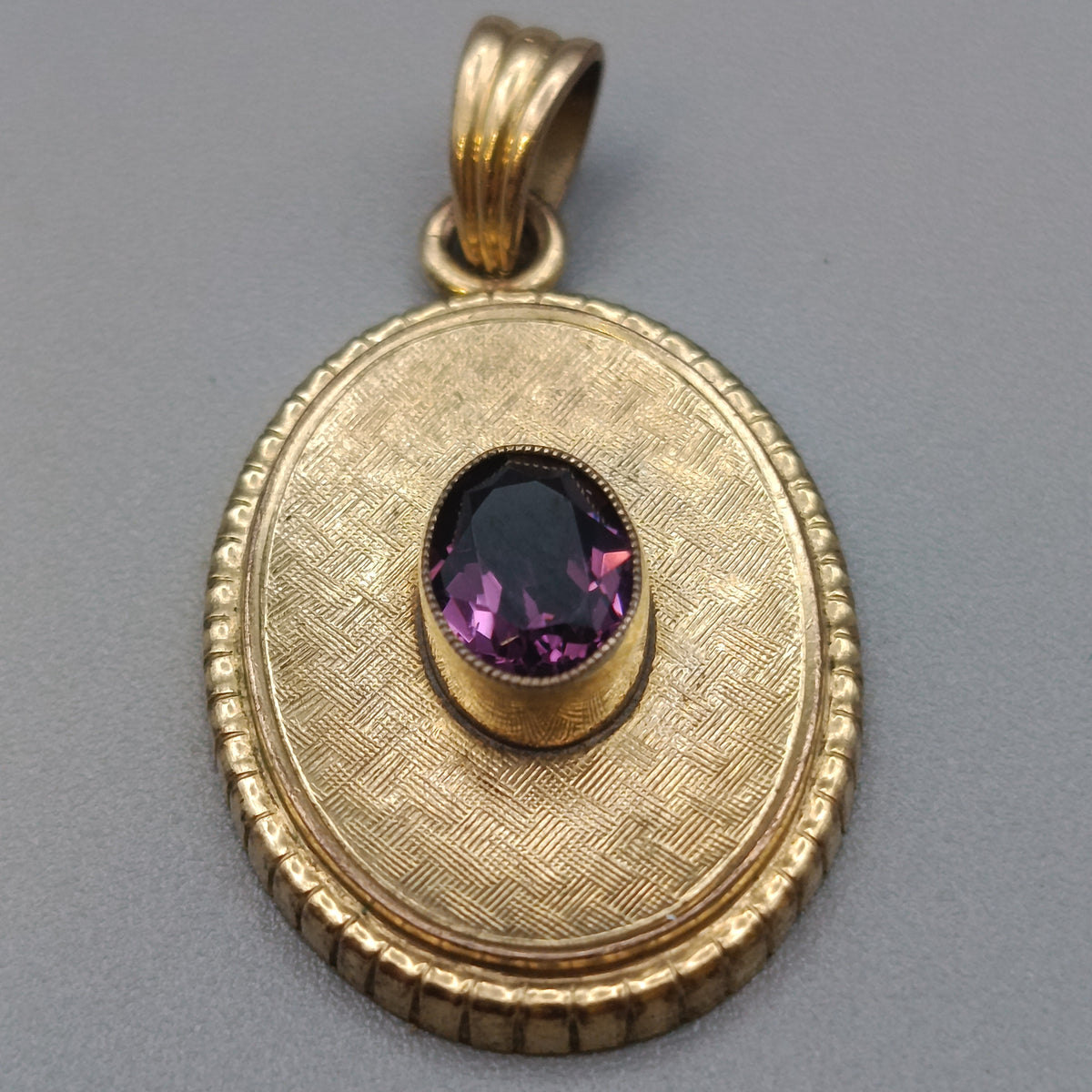 Kettenanhänger in Goldoptik mit Amethyststein