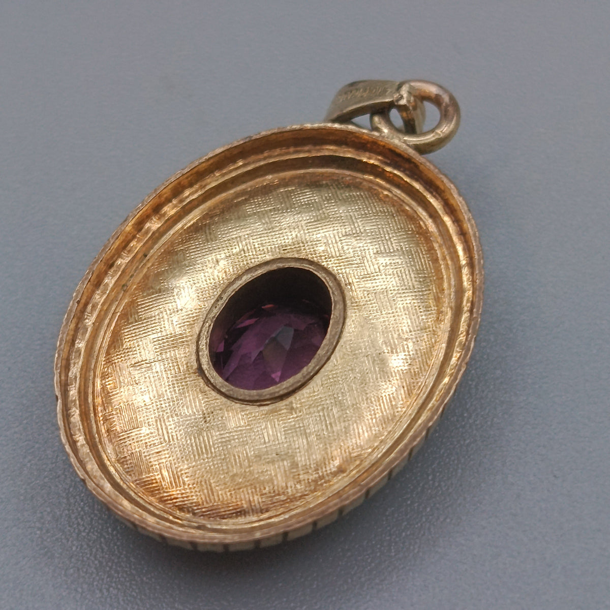 Kettenanhänger in Goldoptik mit Amethyststein