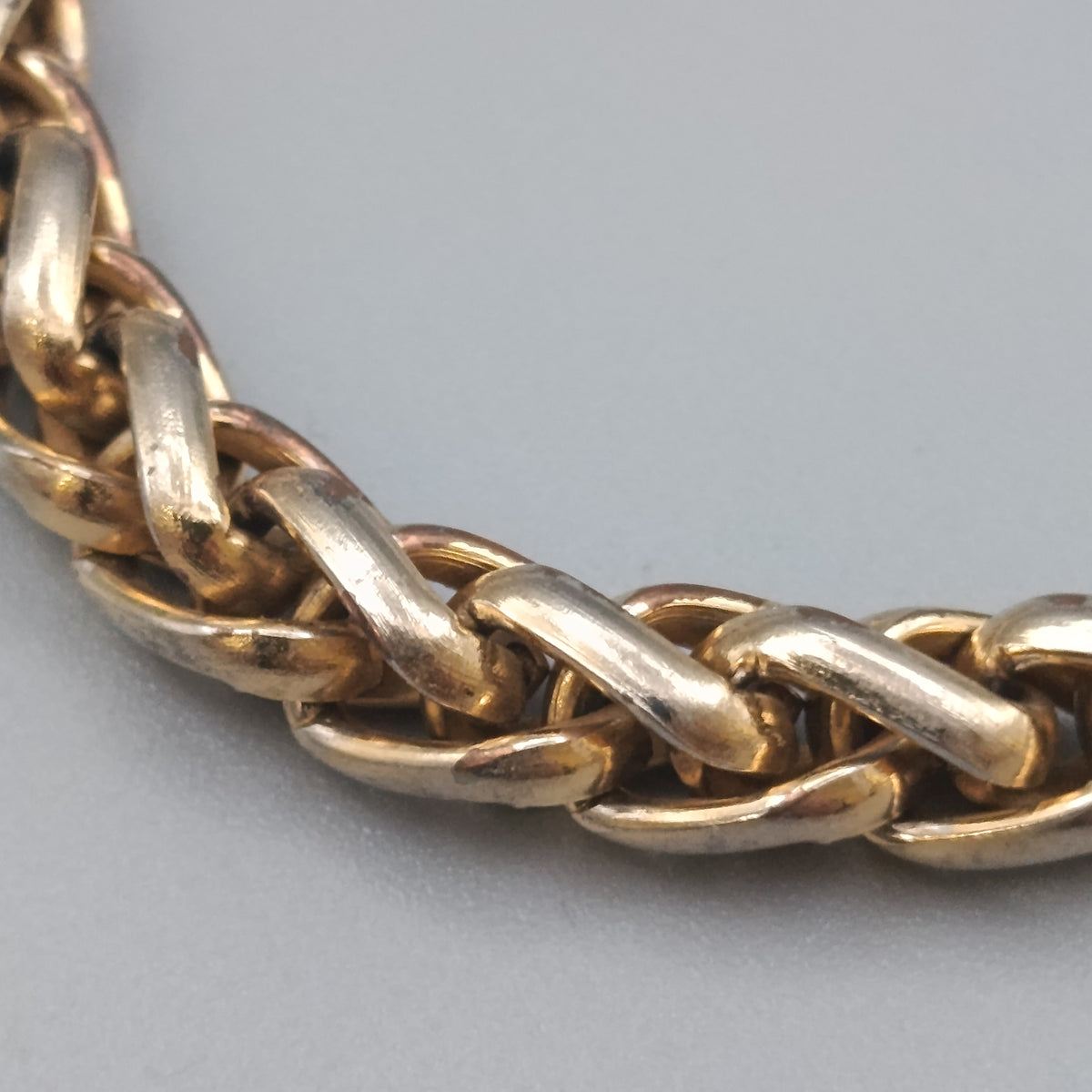 Elegantes Panzerarmband in Goldoptik Massives Design
