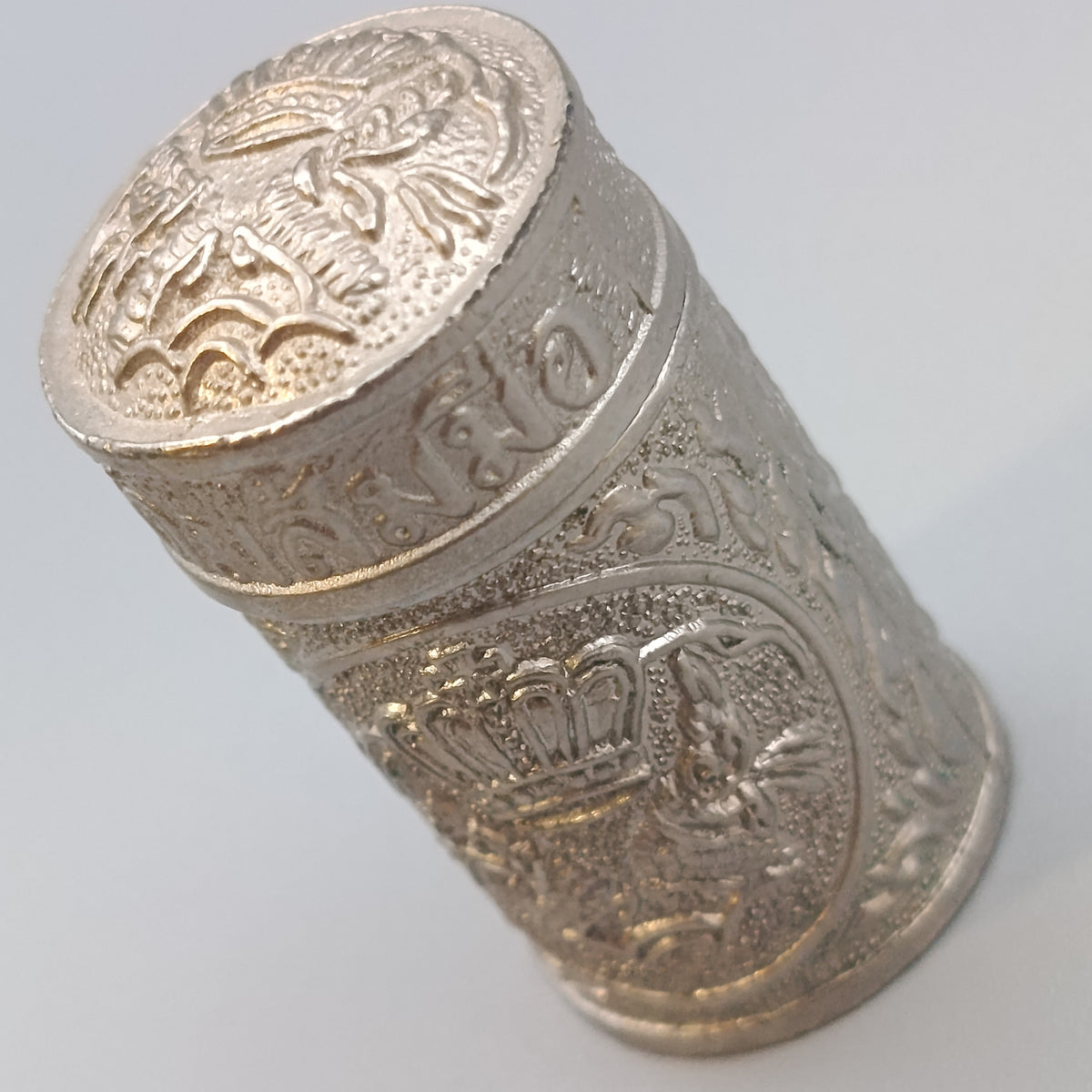 Klassische Antike Riechdose / Pillendose mit Kronen-Relief
