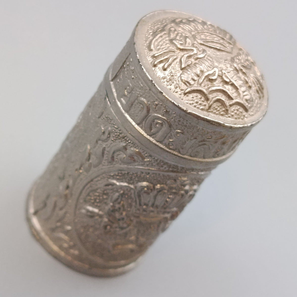 Klassische Antike Riechdose / Pillendose mit Kronen-Relief