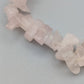 Zartes Rosenquarz Splitter Armband – Naturstein Elastisch