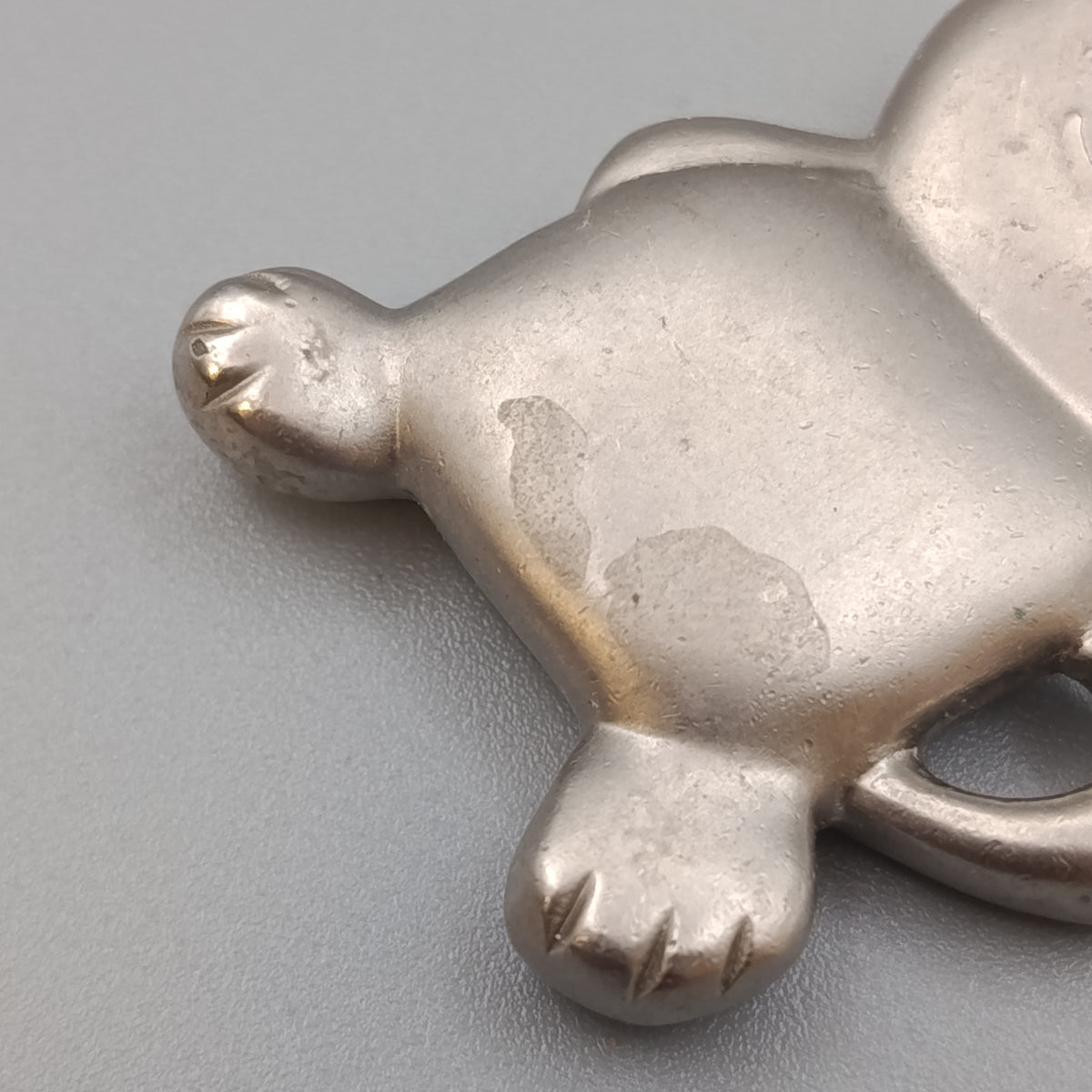 Klassischer Kettenanhänger Katze – Silberfarbenes Motiv