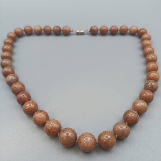 Elegante Naturstein Perlenkette – Sonnenstein Optik