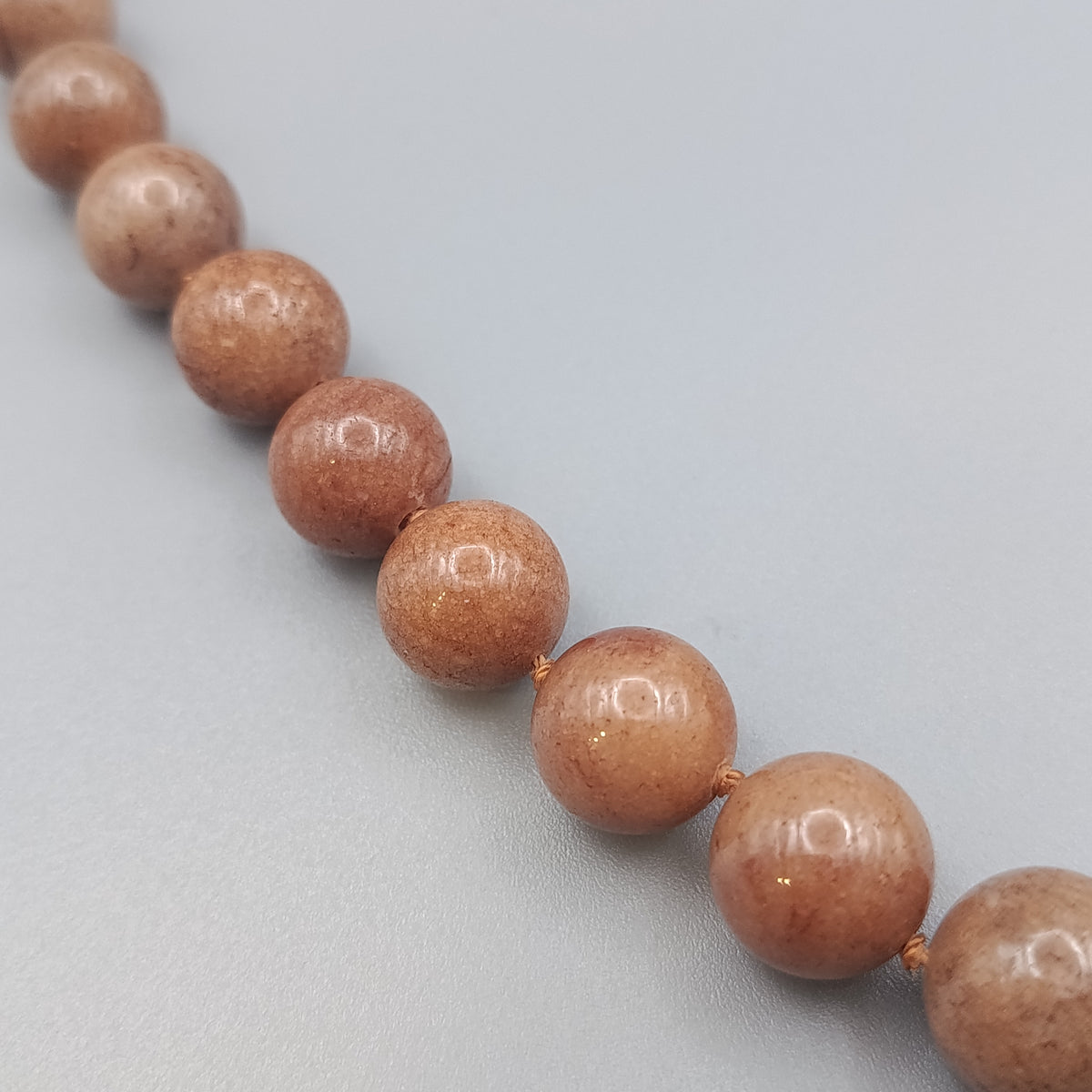 Elegante Naturstein Perlenkette – Sonnenstein Optik