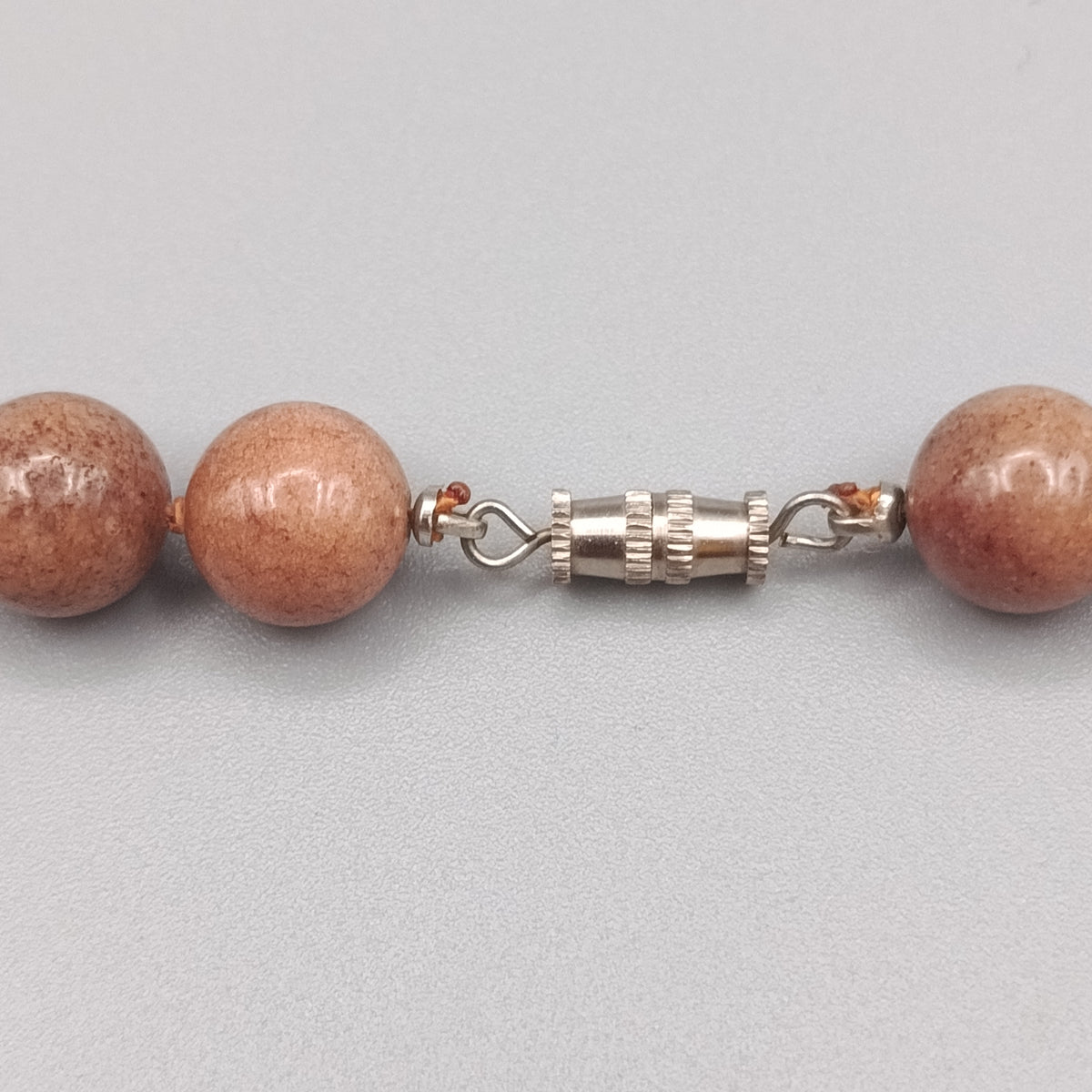 Elegante Naturstein Perlenkette – Sonnenstein Optik