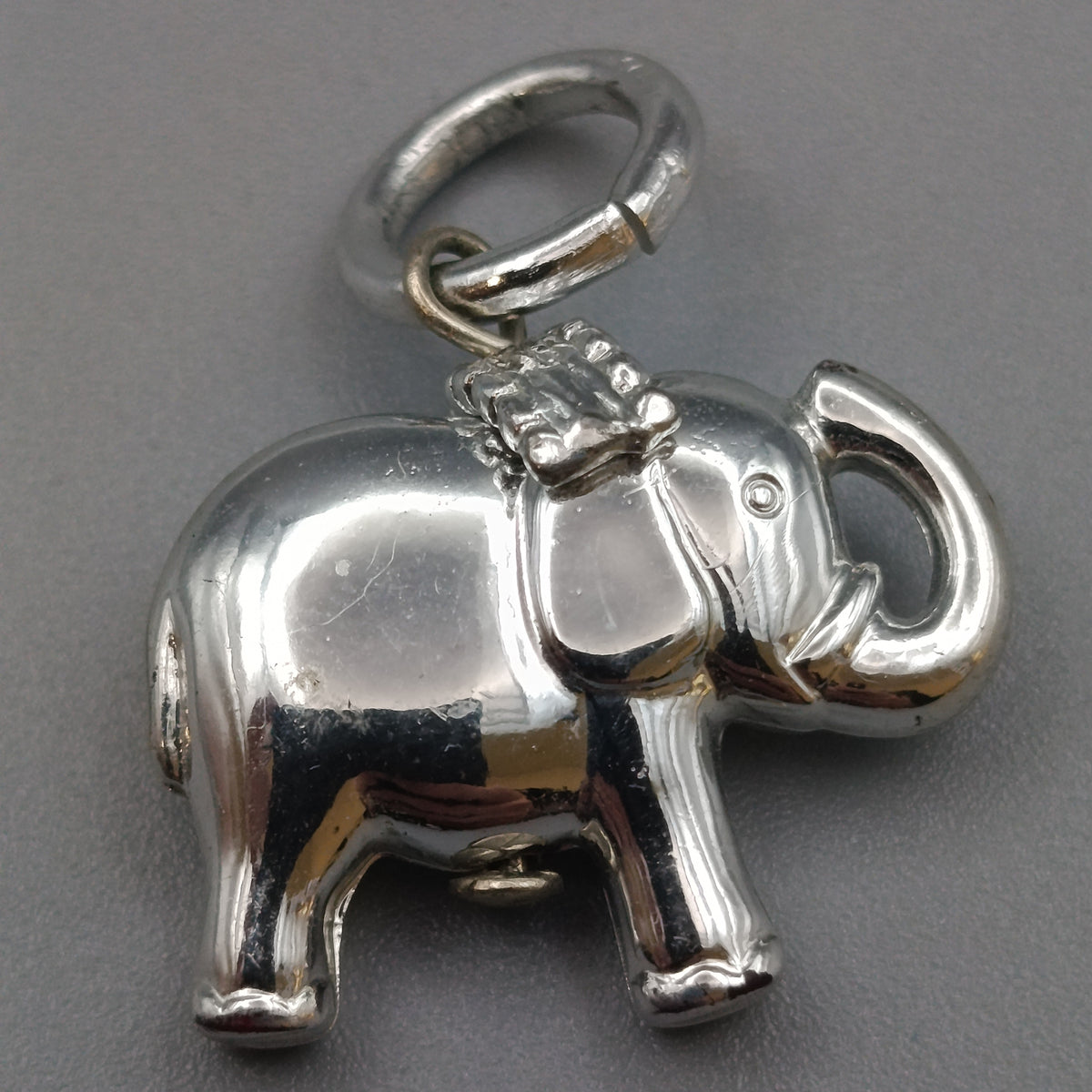 Niedlicher Elefant Charm Anhänger – Silberfarbener