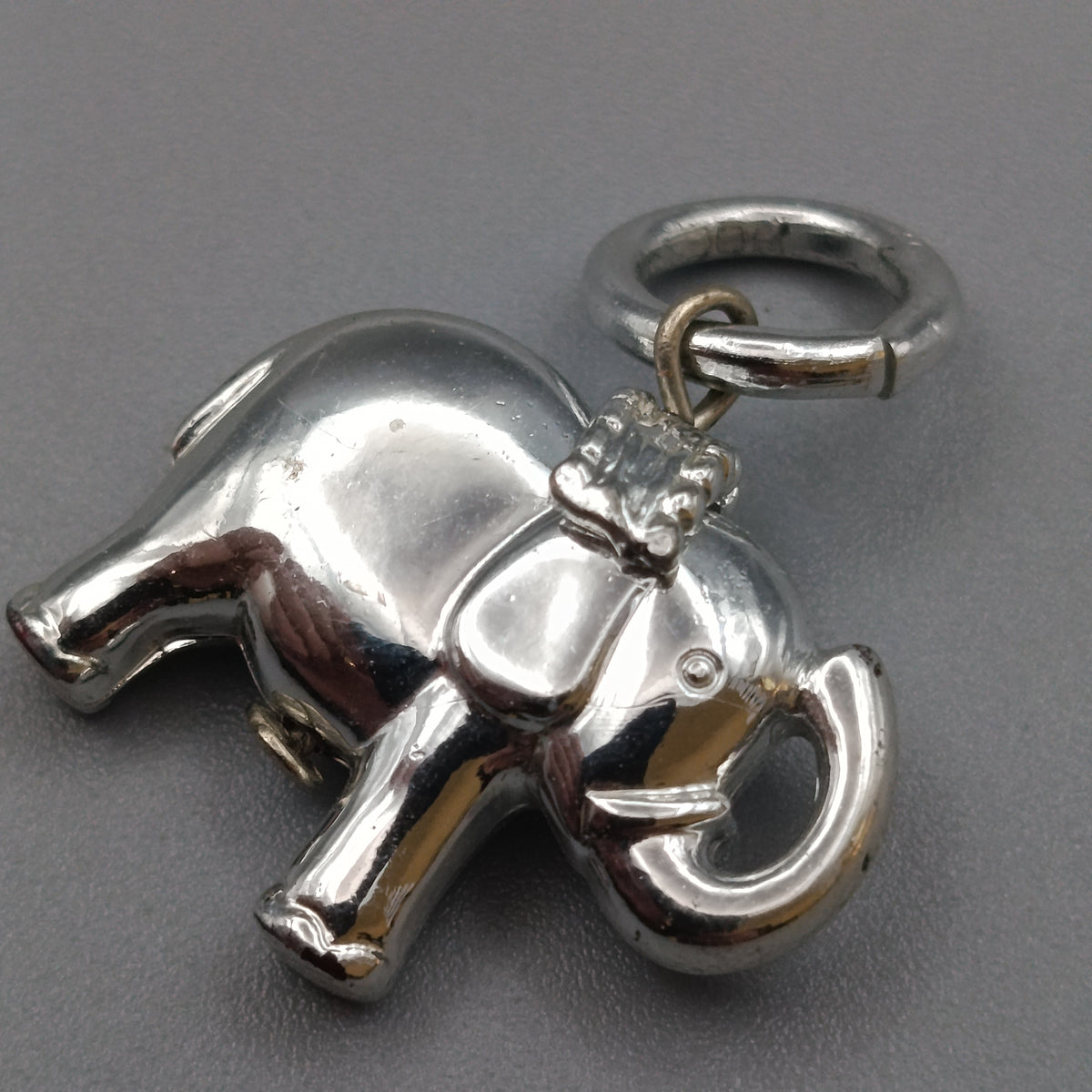 Niedlicher Elefant Charm Anhänger – Silberfarbener