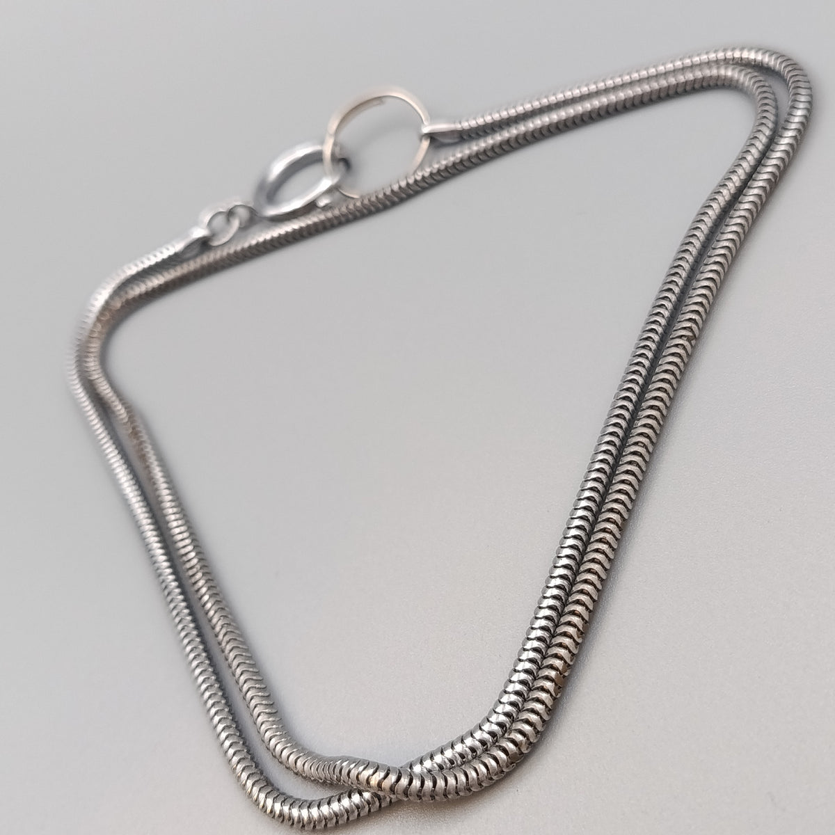 Klassische Schlangenkette – Silberfarbenes Zeitloses Design