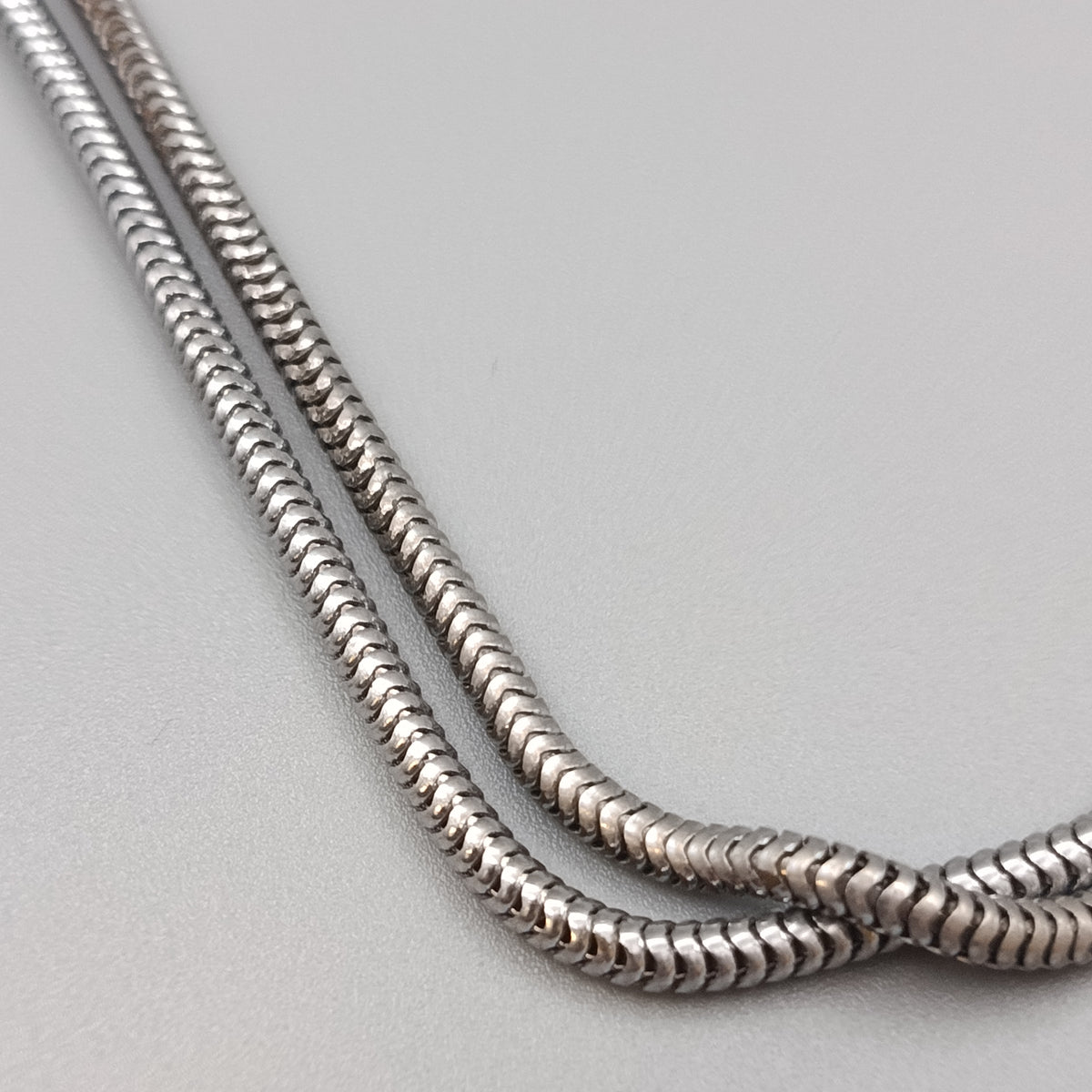 Klassische Schlangenkette – Silberfarbenes Zeitloses Design
