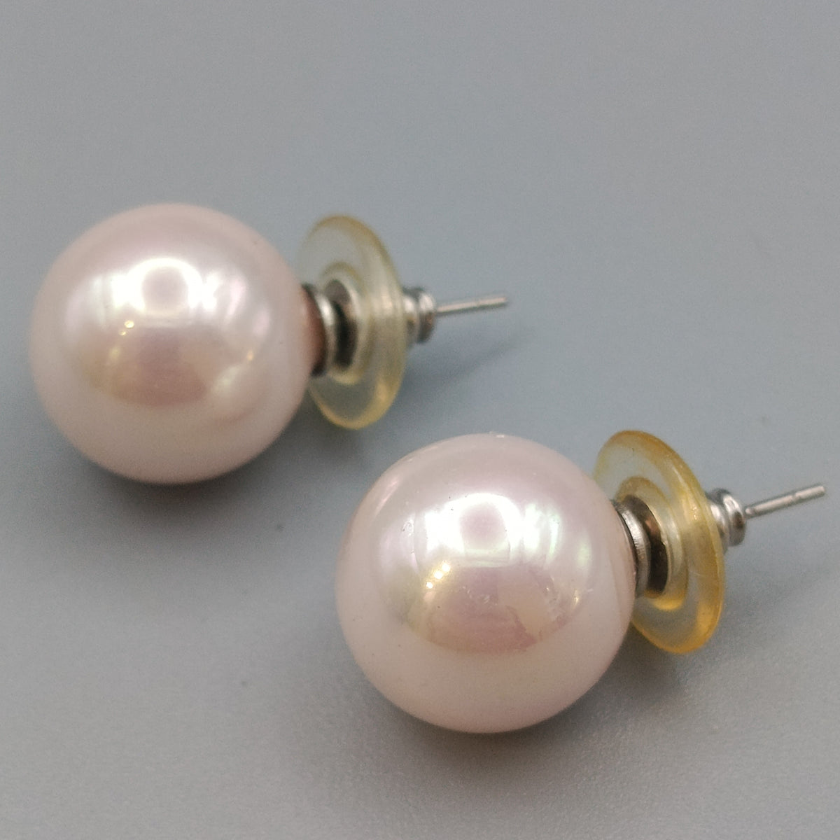 Elegante Perlen Ohrstecker – Zartrosa Perlglanz