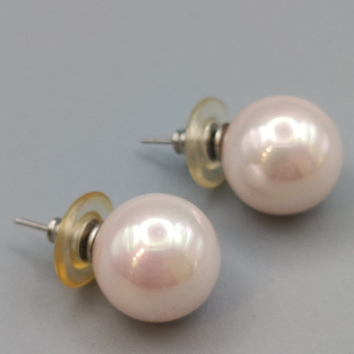 Elegante Perlen Ohrstecker – Zartrosa Perlglanz