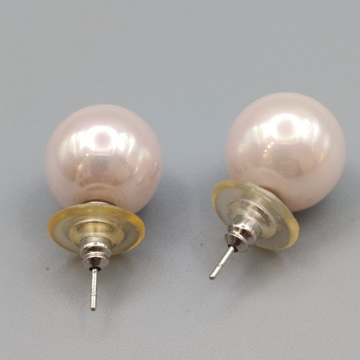 Elegante Perlen Ohrstecker – Zartrosa Perlglanz