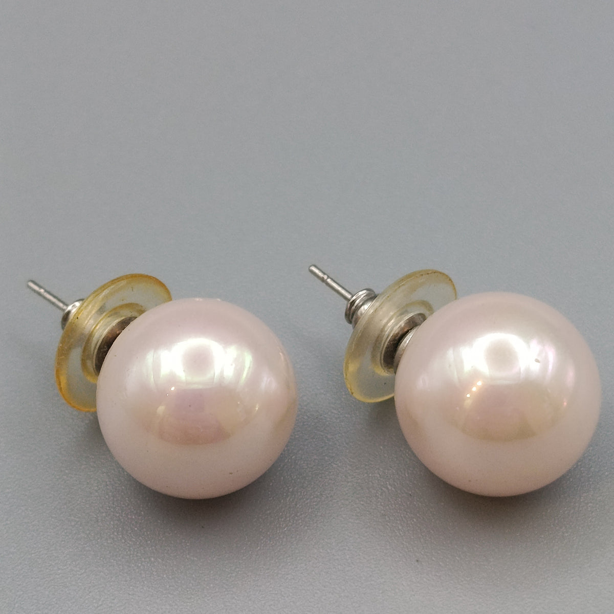 Elegante Perlen Ohrstecker – Zartrosa Perlglanz