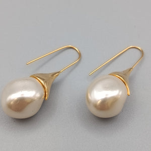 Elegante Perlen Ohrhänger – Tropfenform in Goldoptik