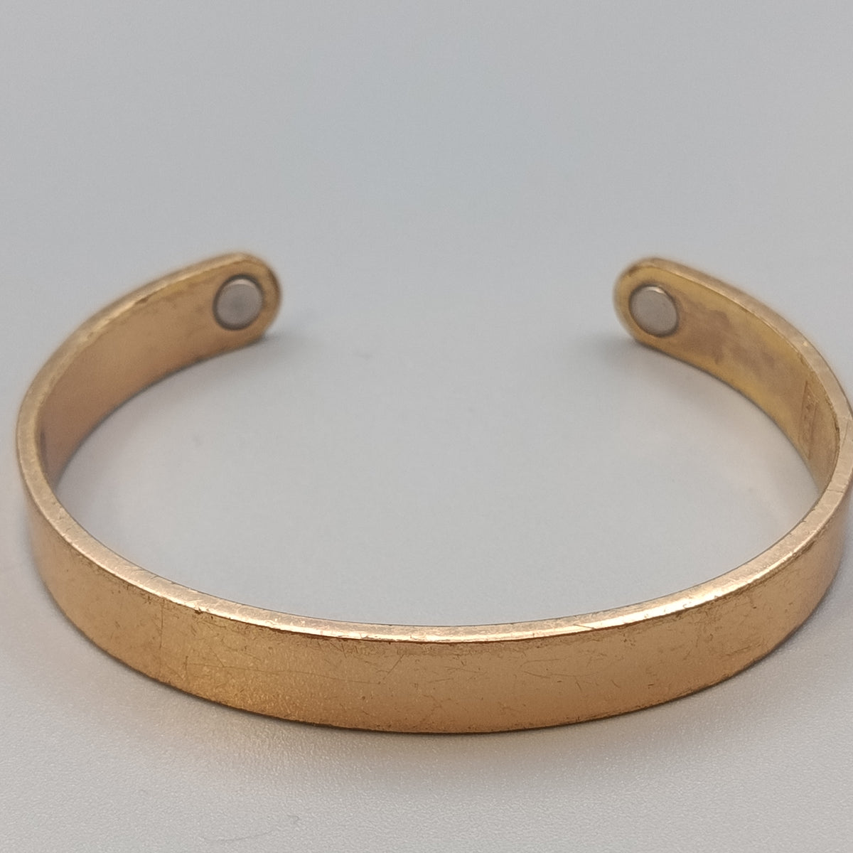 Elegantes TCM Magnet-Armband – Verstellbarer Armreif