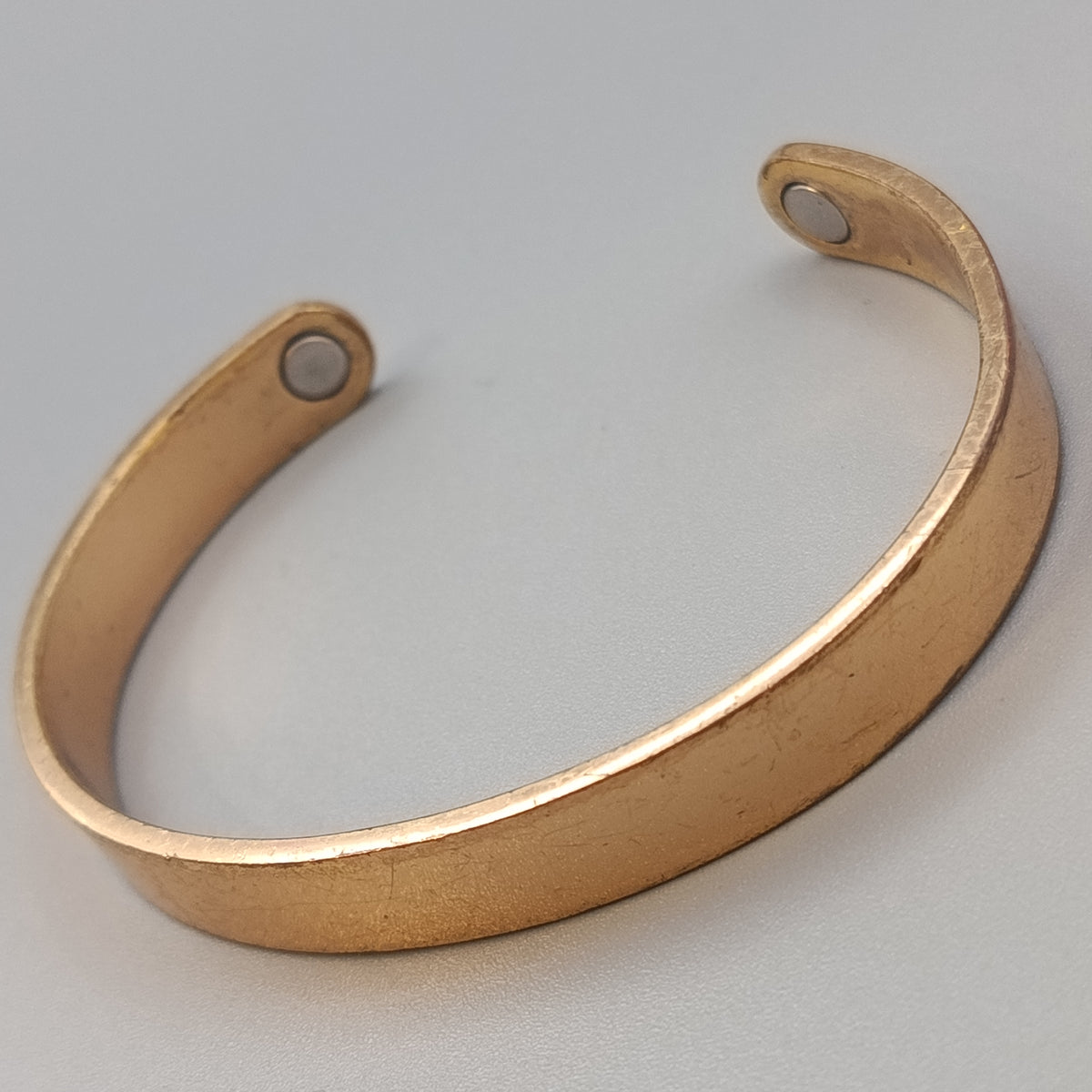 Elegantes TCM Magnet-Armband – Verstellbarer Armreif