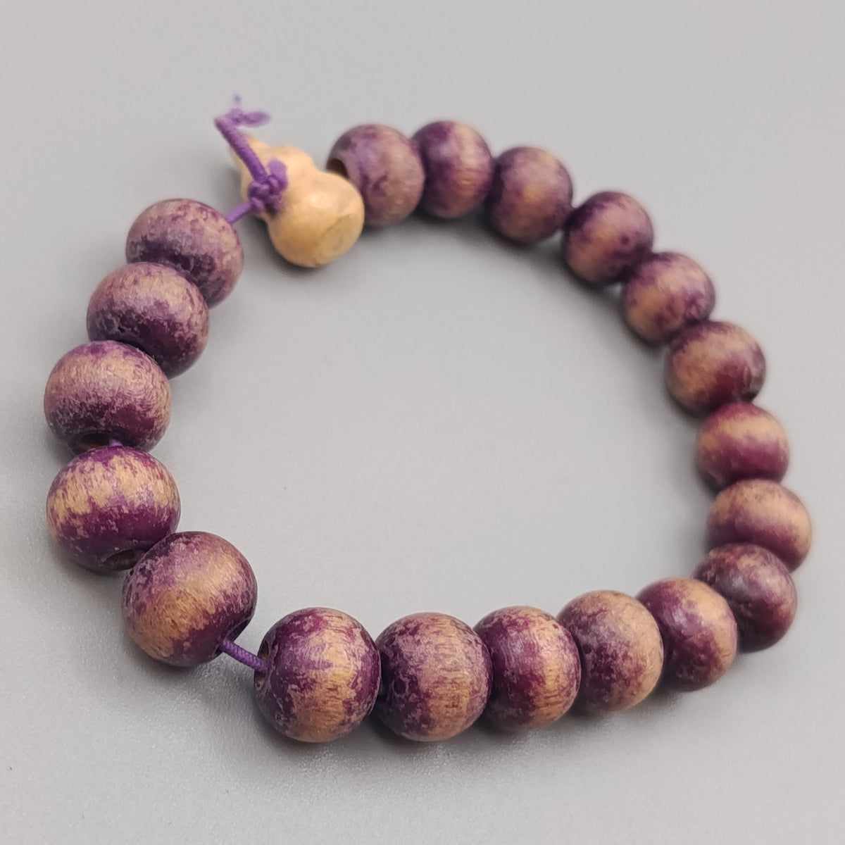 Elegantes Holzperlen Armband – Violett-Melierte Perlen