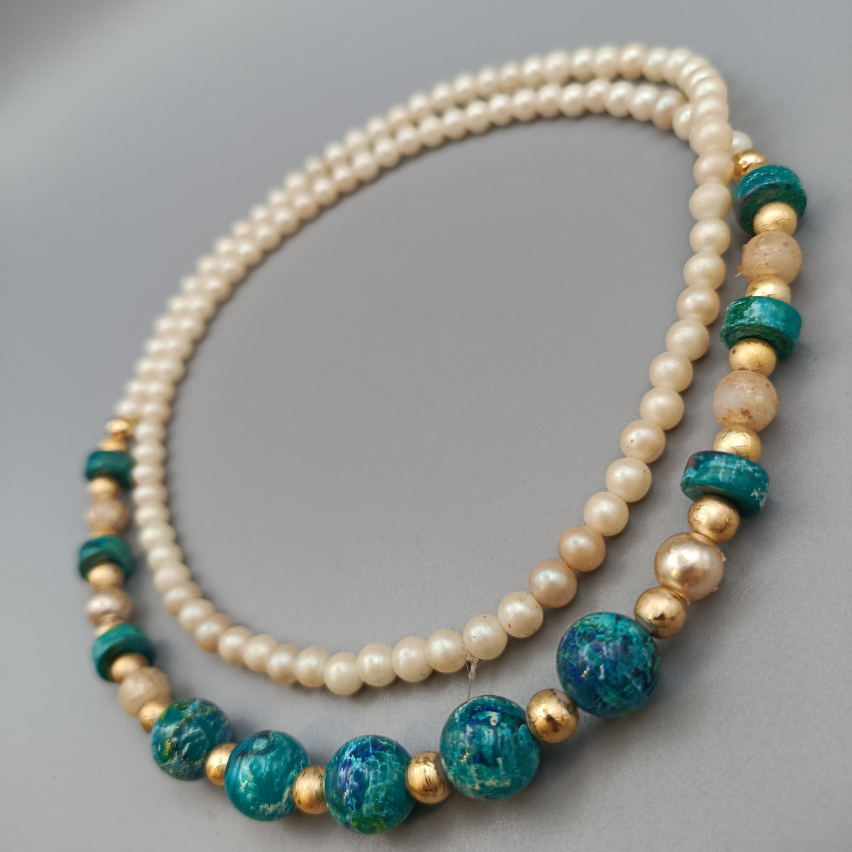 Elegante Perlenkette – Kombination aus Perlmutt