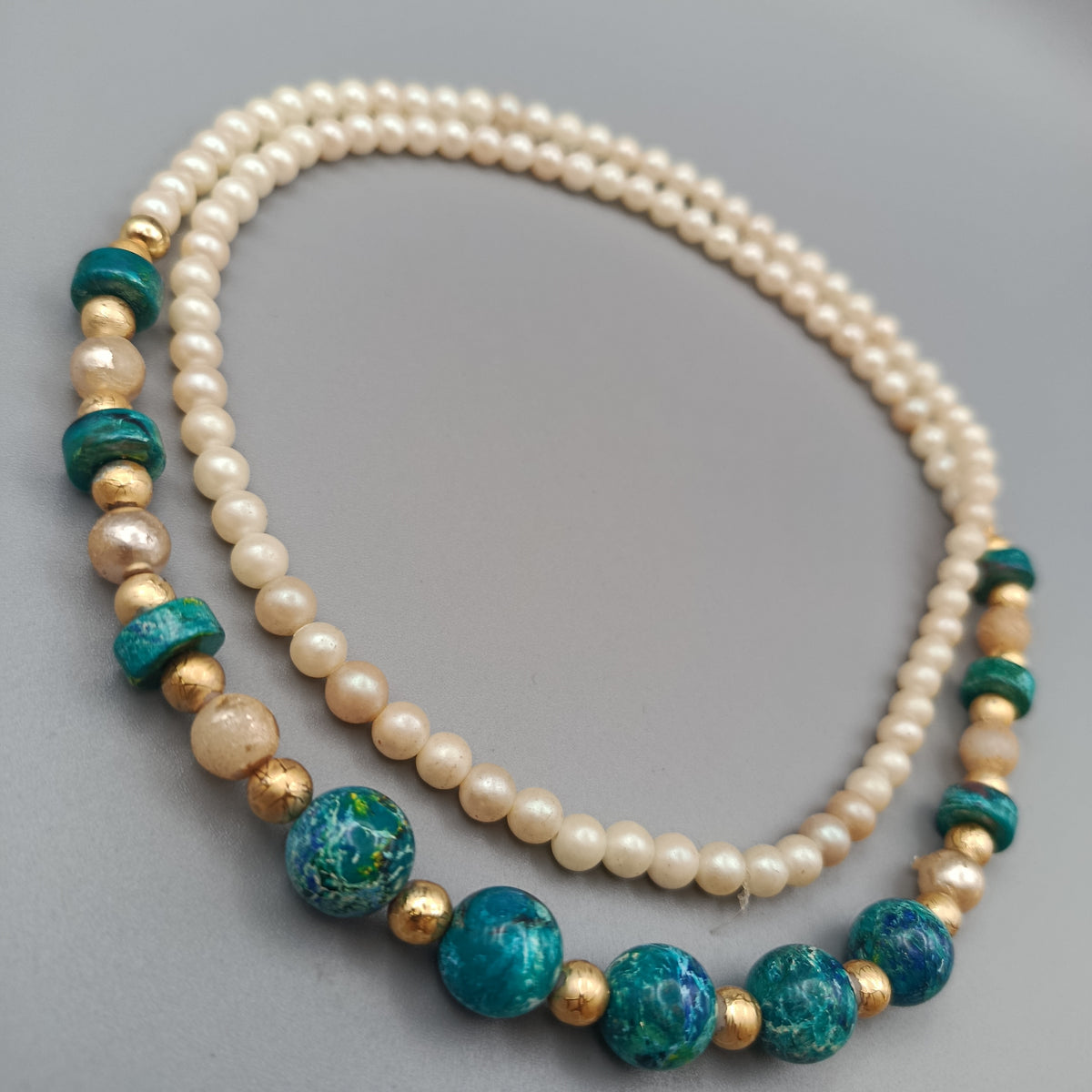Elegante Perlenkette – Kombination aus Perlmutt