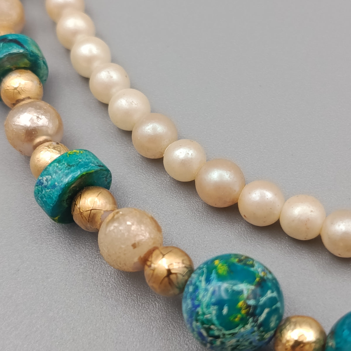 Elegante Perlenkette – Kombination aus Perlmutt