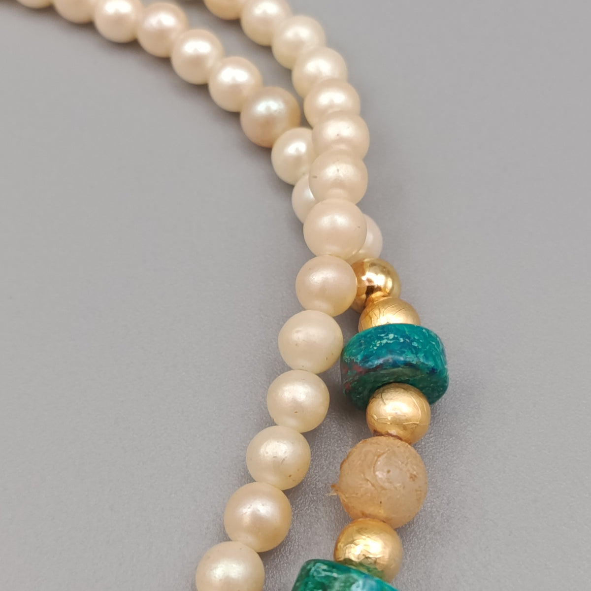 Elegante Perlenkette – Kombination aus Perlmutt