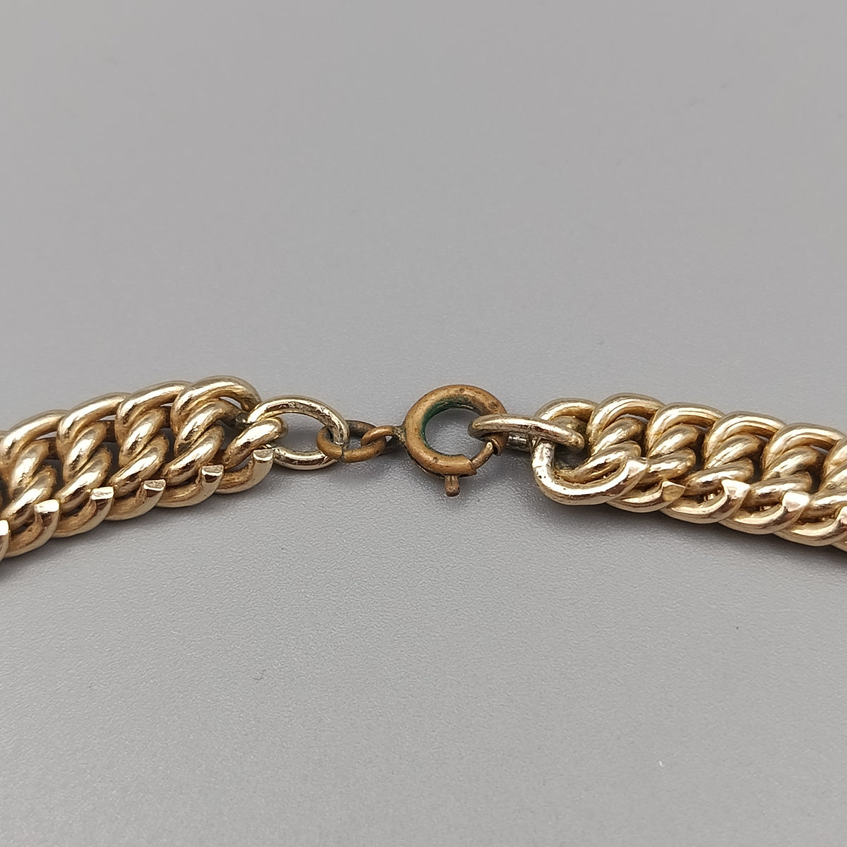 Elegante Panzerkette in Goldoptik – Massives Design