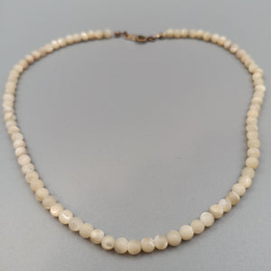 Elegante Perlenkette – Klassischer Perlglanz in Weiß