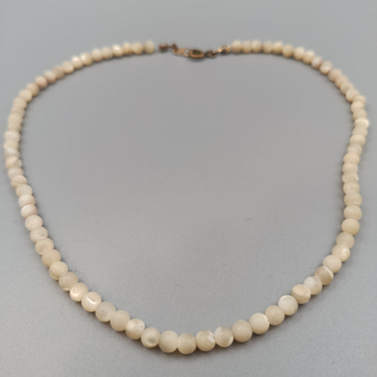 Elegante Perlenkette – Klassischer Perlglanz in Weiß