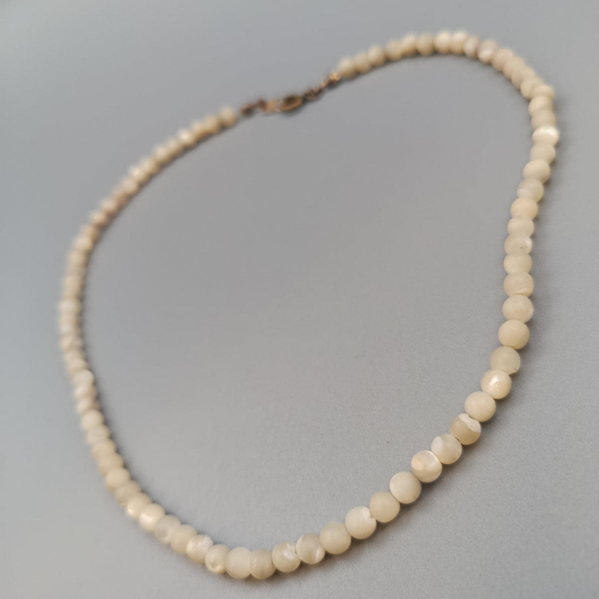 Elegante Perlenkette – Klassischer Perlglanz in Weiß