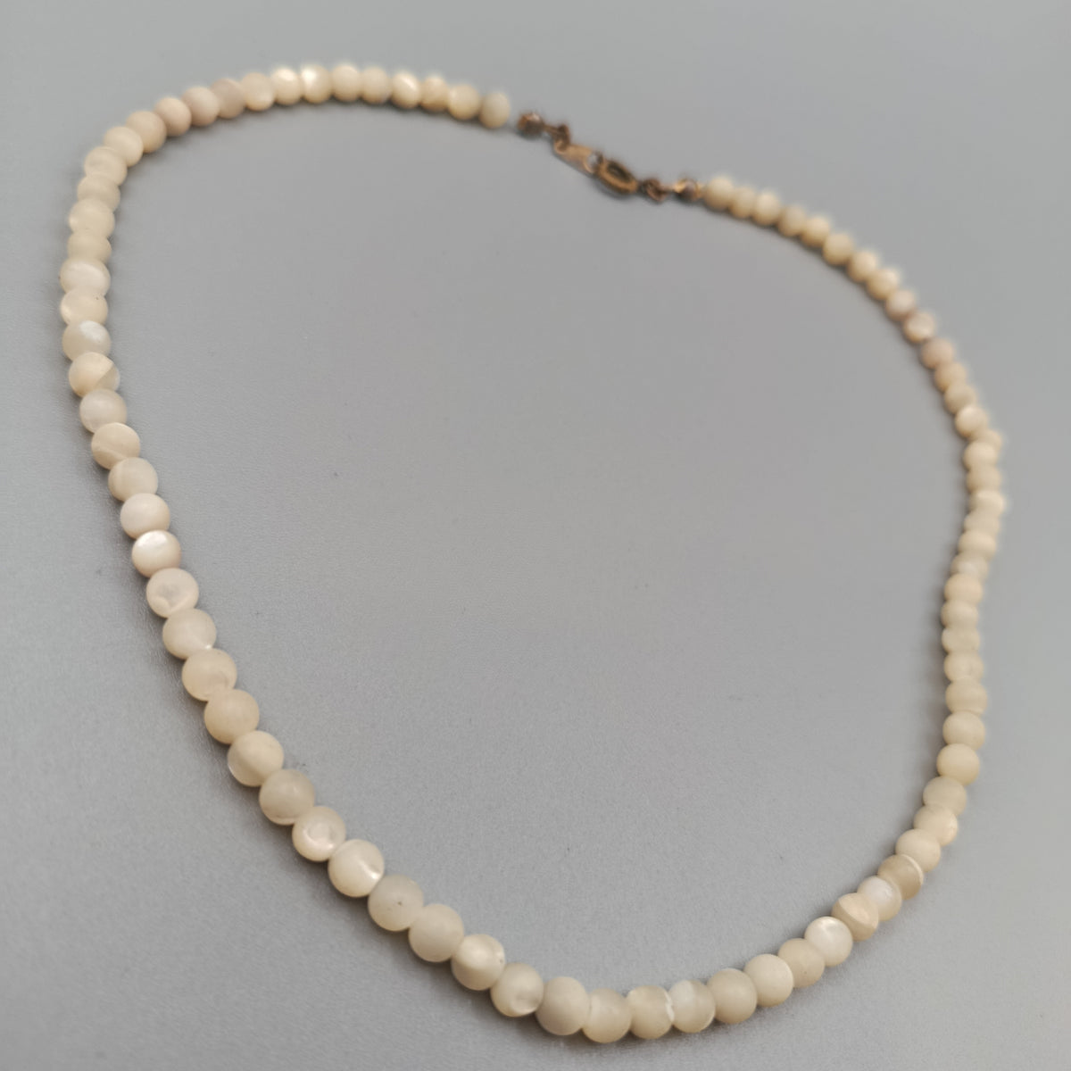 Elegante Perlenkette – Klassischer Perlglanz in Weiß