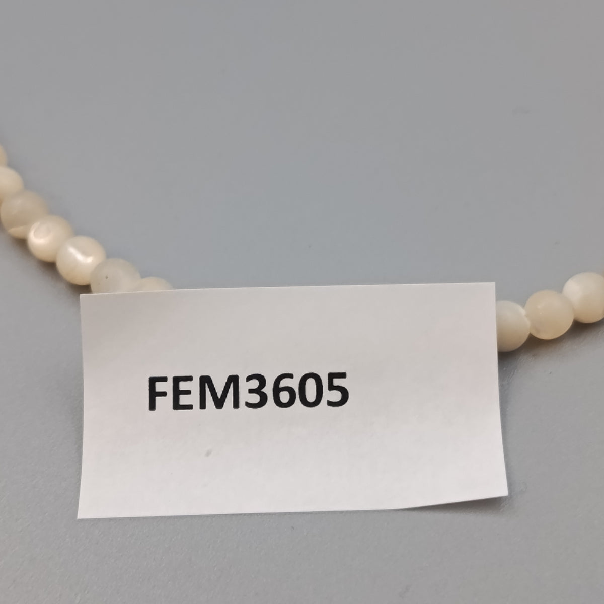 Elegante Perlenkette – Klassischer Perlglanz in Weiß