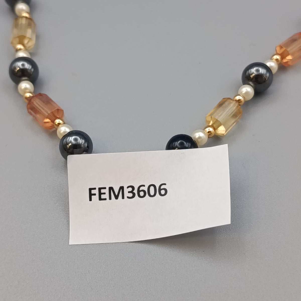 Bunte Perlenkette – Mehrfarbiges Design mit Schmucksteinen