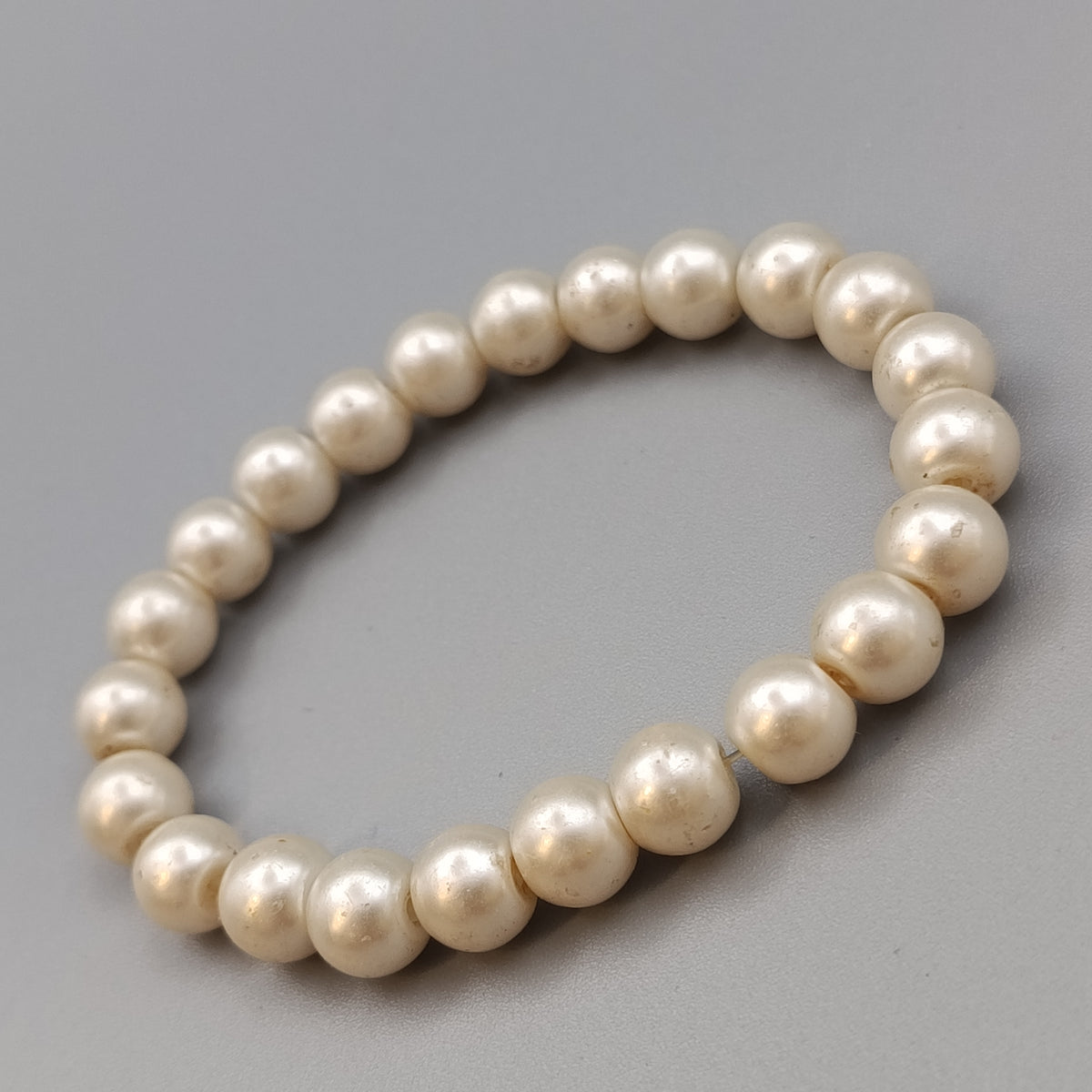 Klassisches Perlen Armband – Elastischer Perlenschmuck