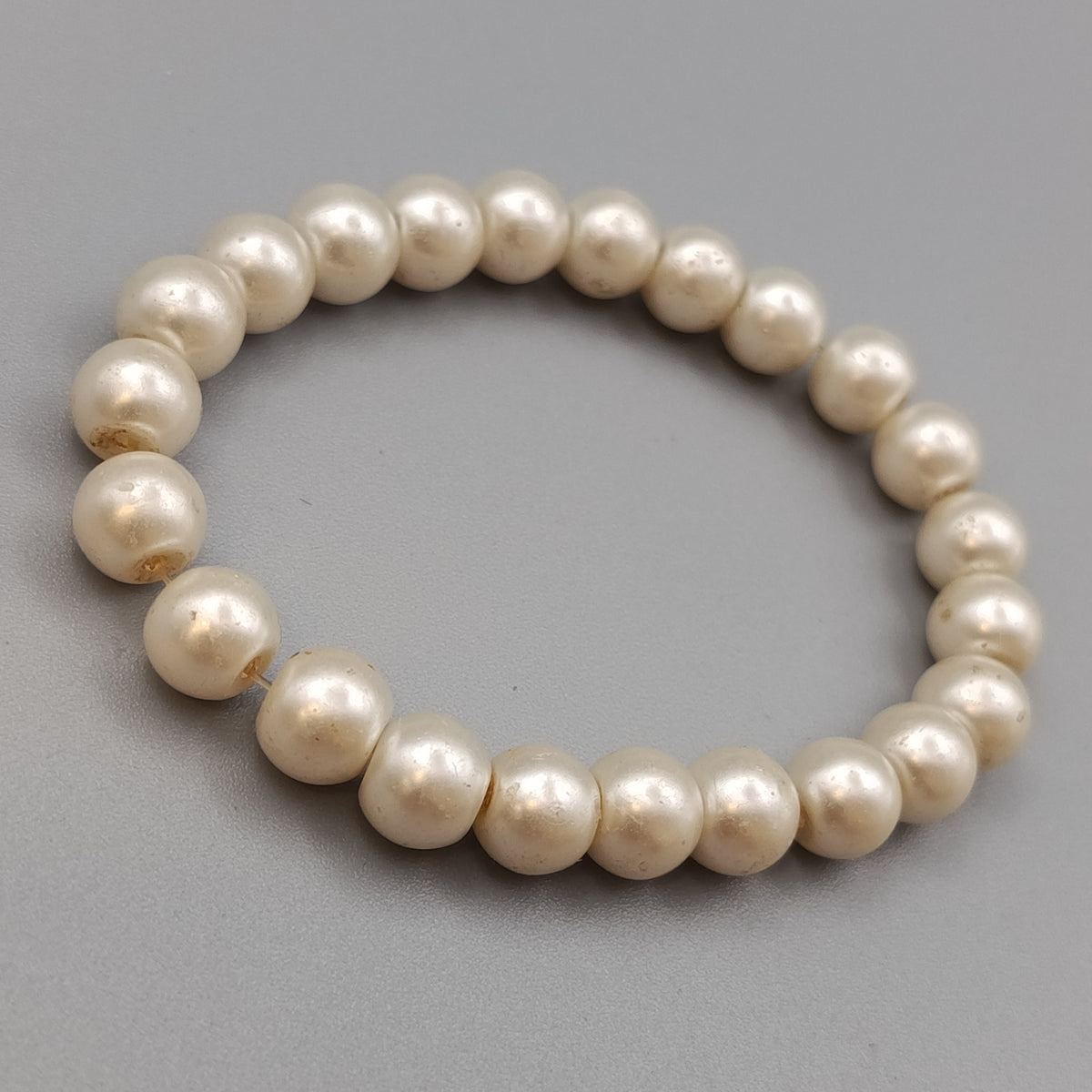 Klassisches Perlen Armband – Elastischer Perlenschmuck