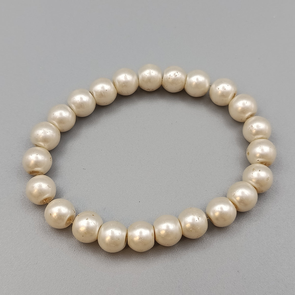 Klassisches Perlen Armband – Elastischer Perlenschmuck
