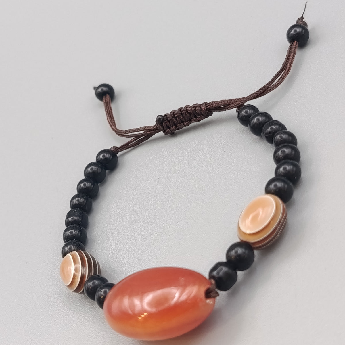 Elegantes Perlenarmband – Naturstein in warmen Erdtönen