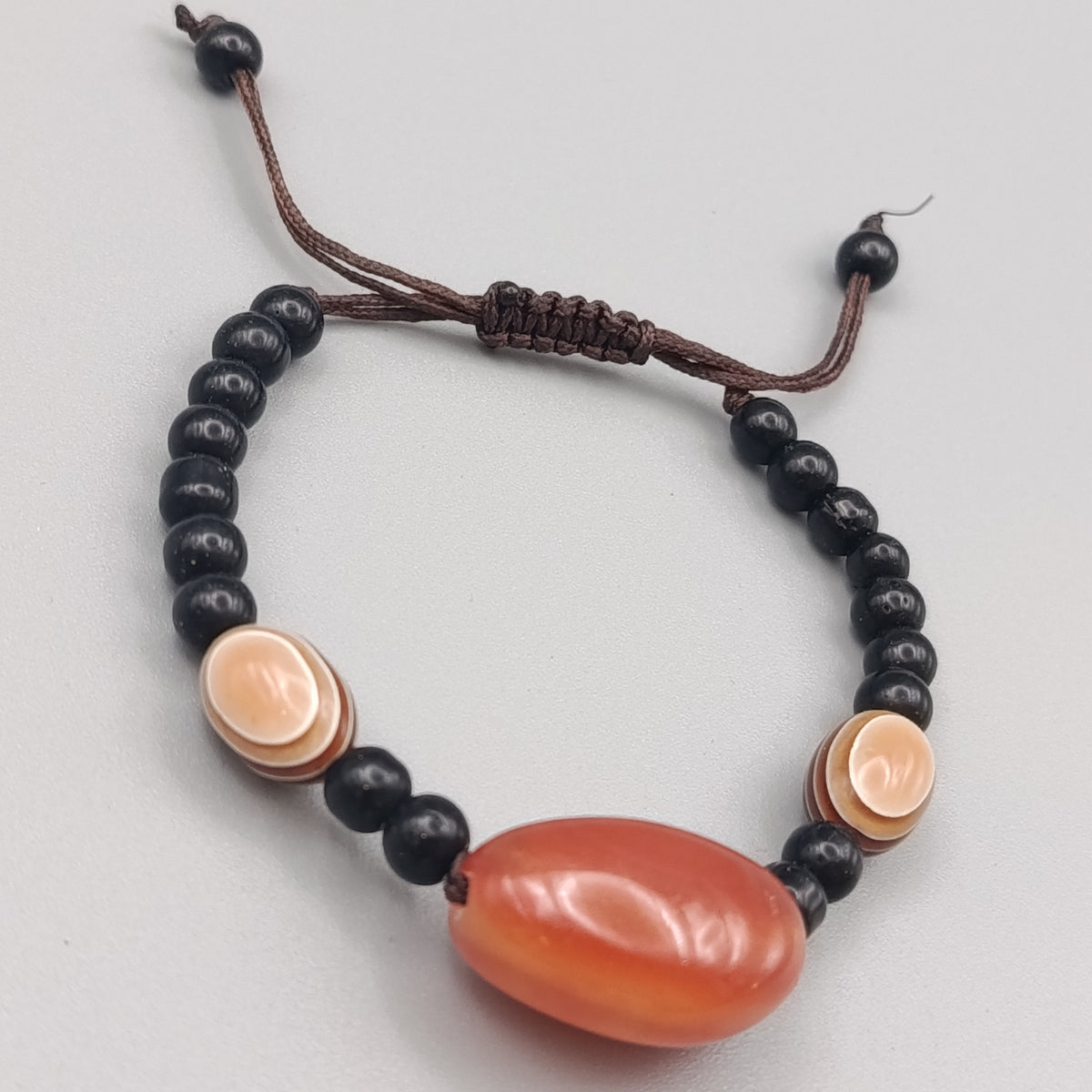 Elegantes Perlenarmband – Naturstein in warmen Erdtönen