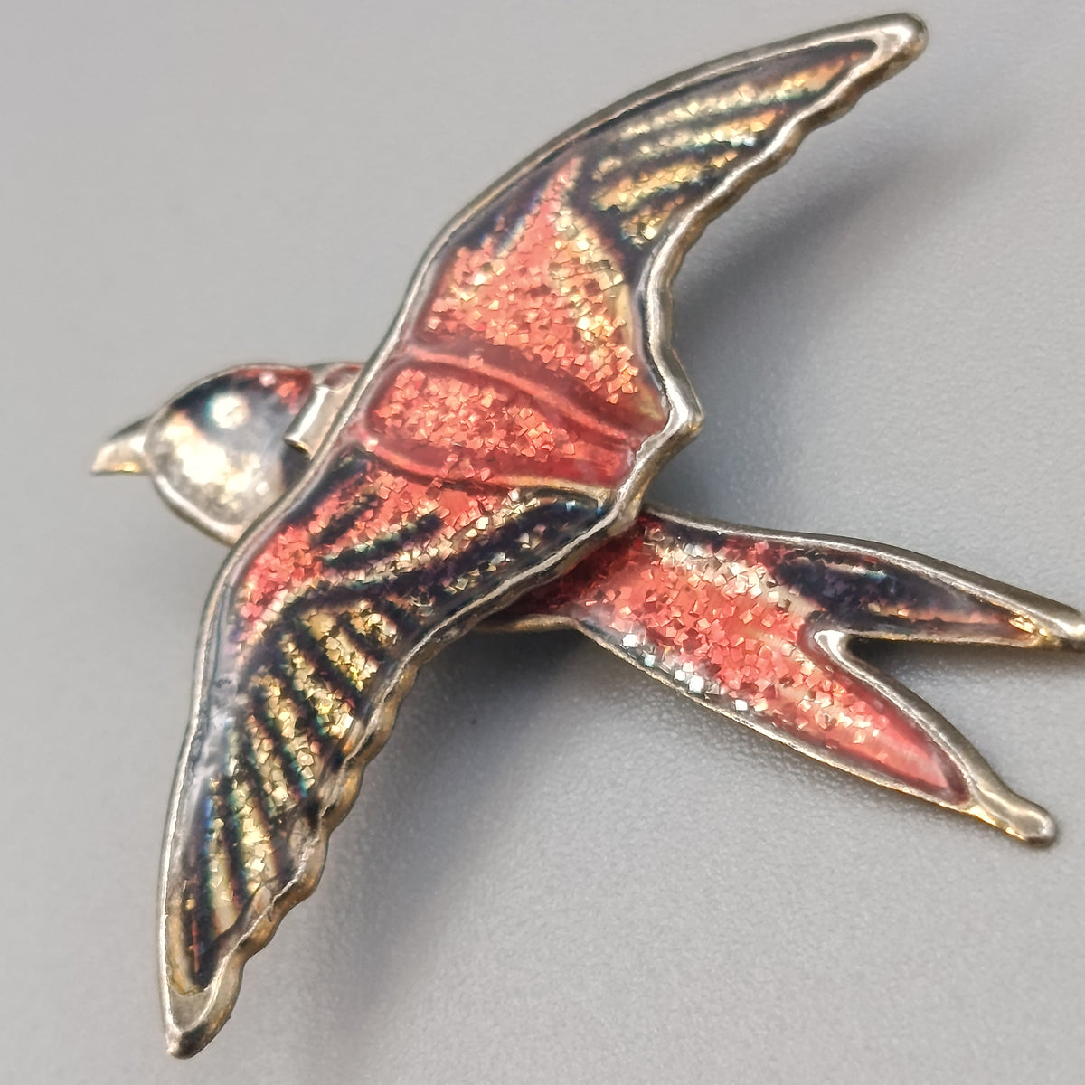 Elegante Vogel Brosche – Emailliertes Design mit Glitzereffekt