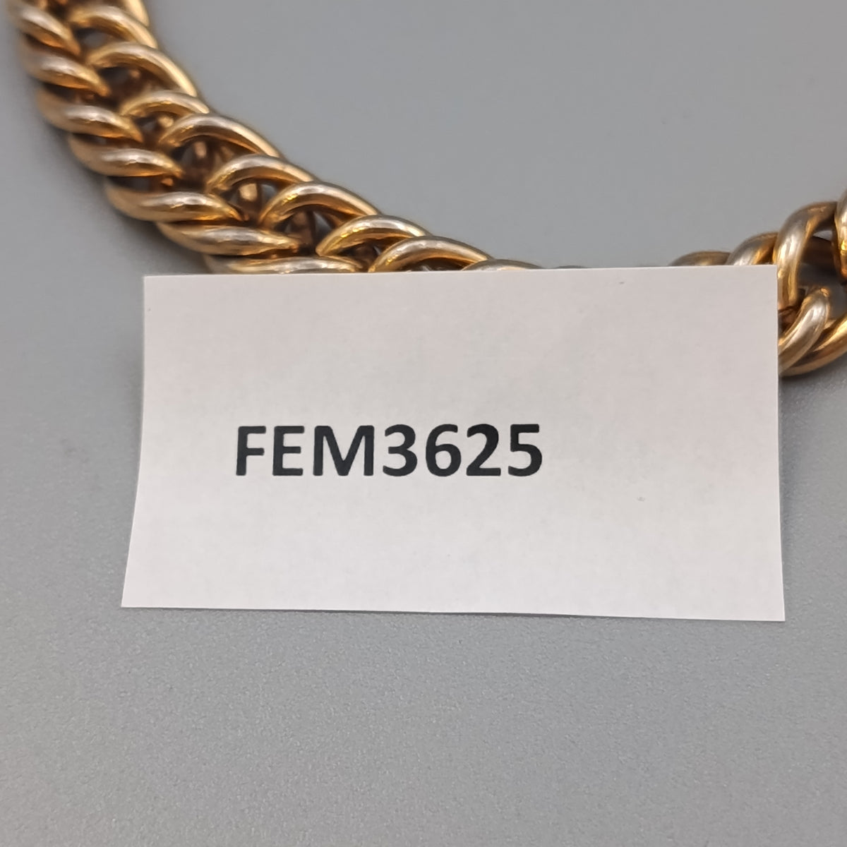 Elegantes Panzerarmband in Goldoptik – Massives Design