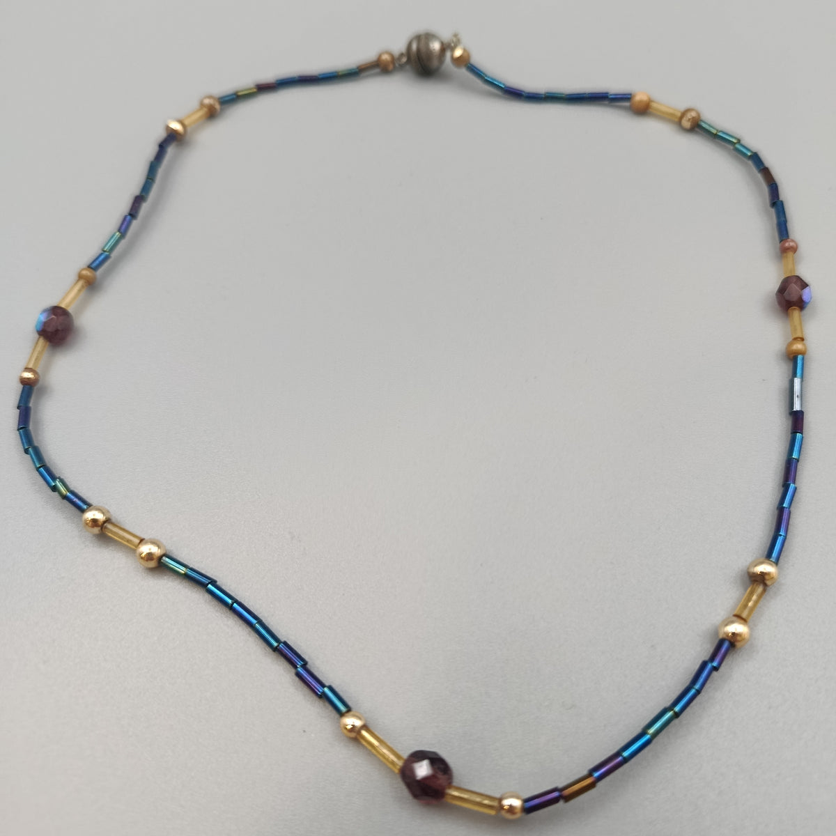 Elegante Glasperlen Kette – Design in Blau und Gold