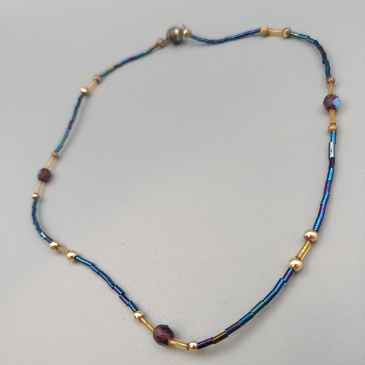 Elegante Glasperlen Kette – Design in Blau und Gold