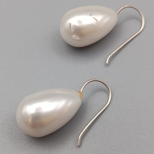 Elegante Perlen Ohrhänger – Tropfenform in Cremeweiß