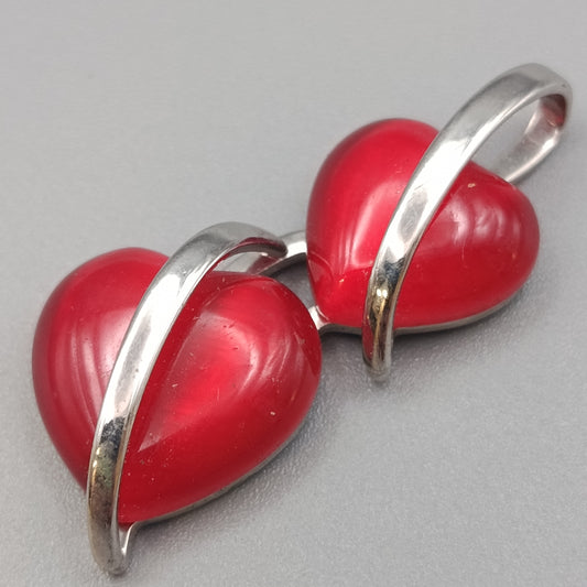 Eleganter Doppelherz Anhänger – Schmuck in Rot und Silber