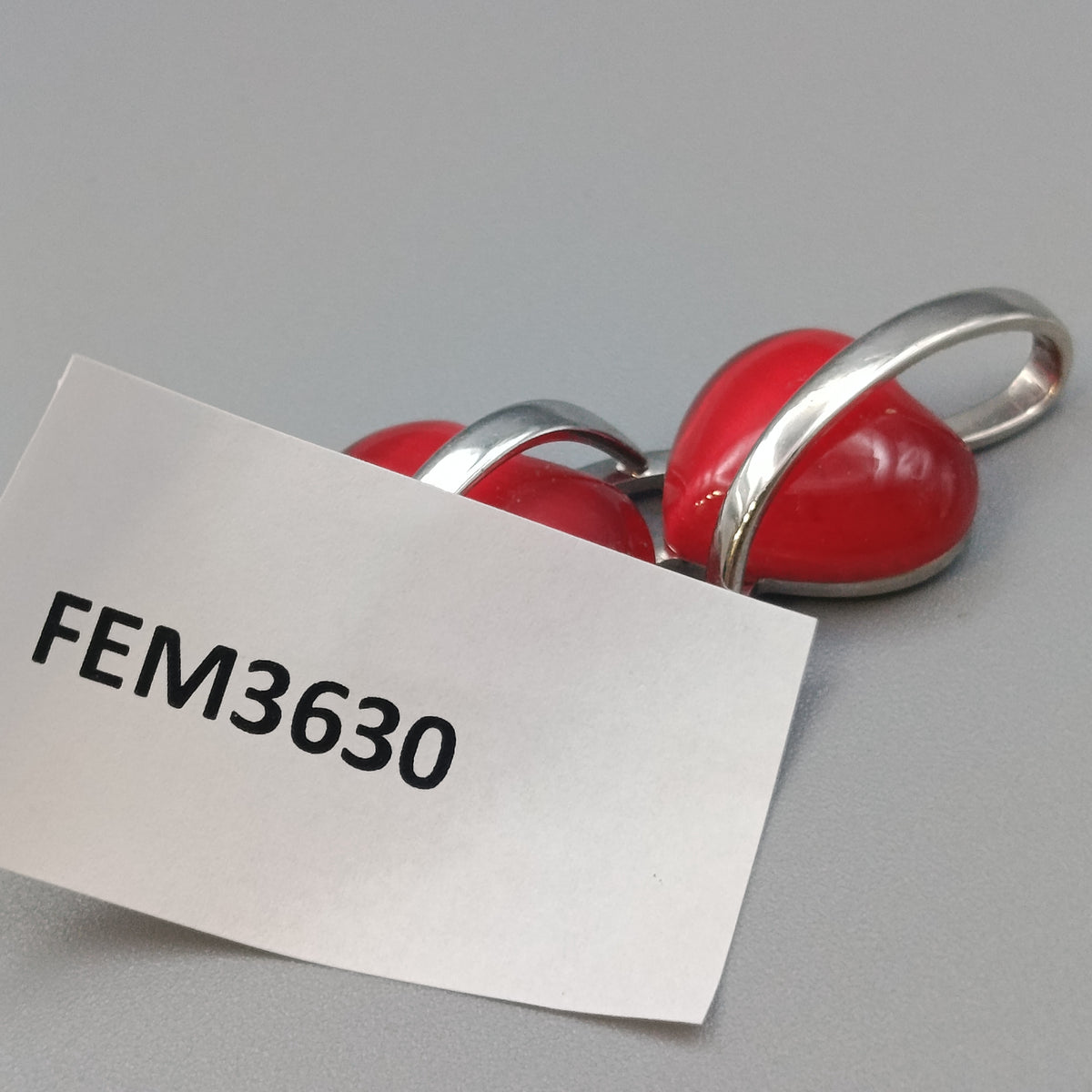 Eleganter Doppelherz Anhänger – Schmuck in Rot und Silber