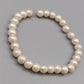Perlenarmband – Dehnbarer Perlenschmuck in Cremeweiß