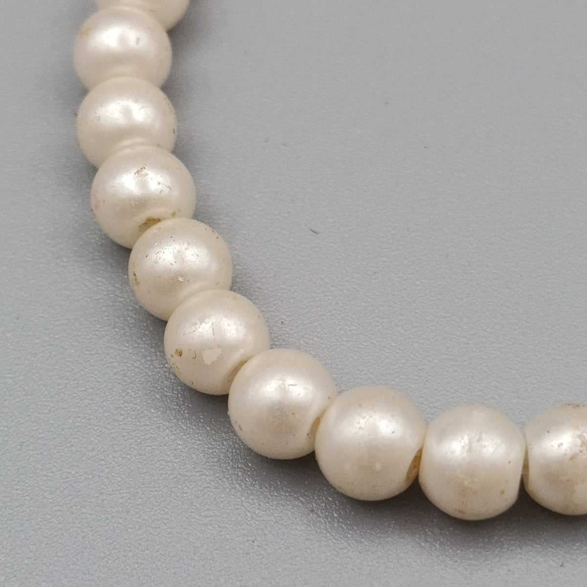 Perlenarmband – Dehnbarer Perlenschmuck in Cremeweiß